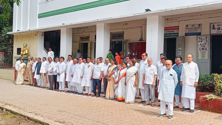 भारतीय स्वातंत्र्य दिनानिमित्त काँग्रेस भवन येथे ध्वजवंदन